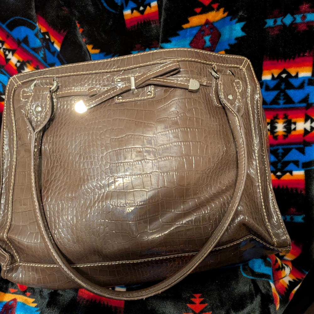 Chic Crocodile-Embossed Brown Shoulder Bag